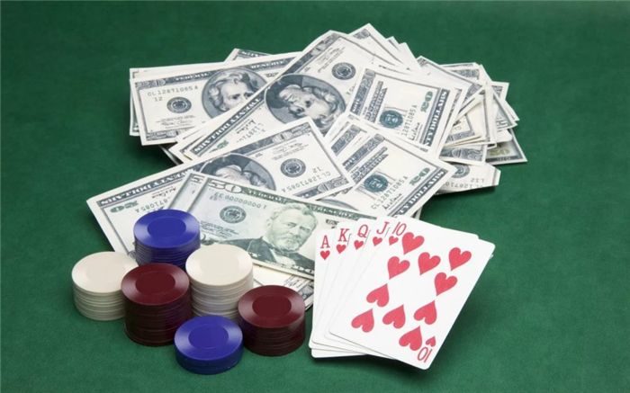 Бонус на первый депозит в PokerDom Бонус на первый депозит в PokerDom